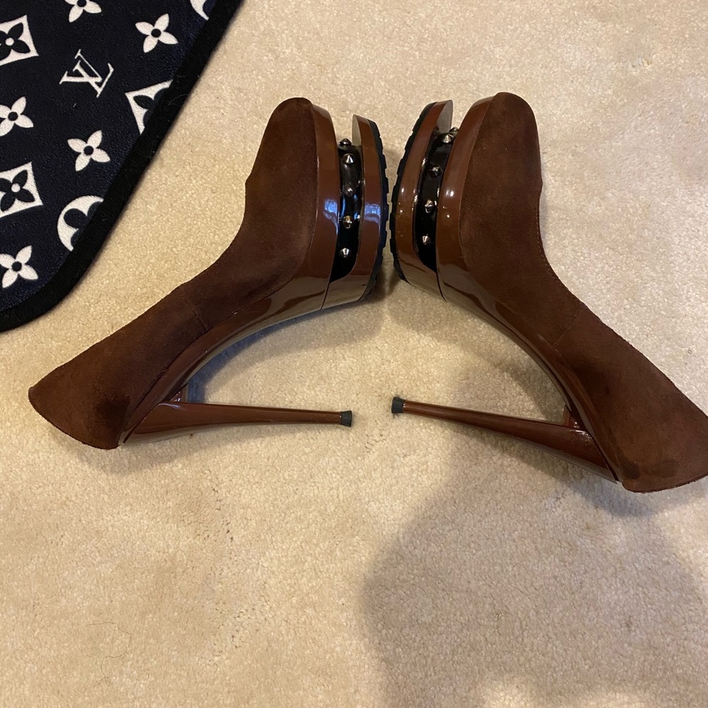 Shoe’s - Picture 3 of 7